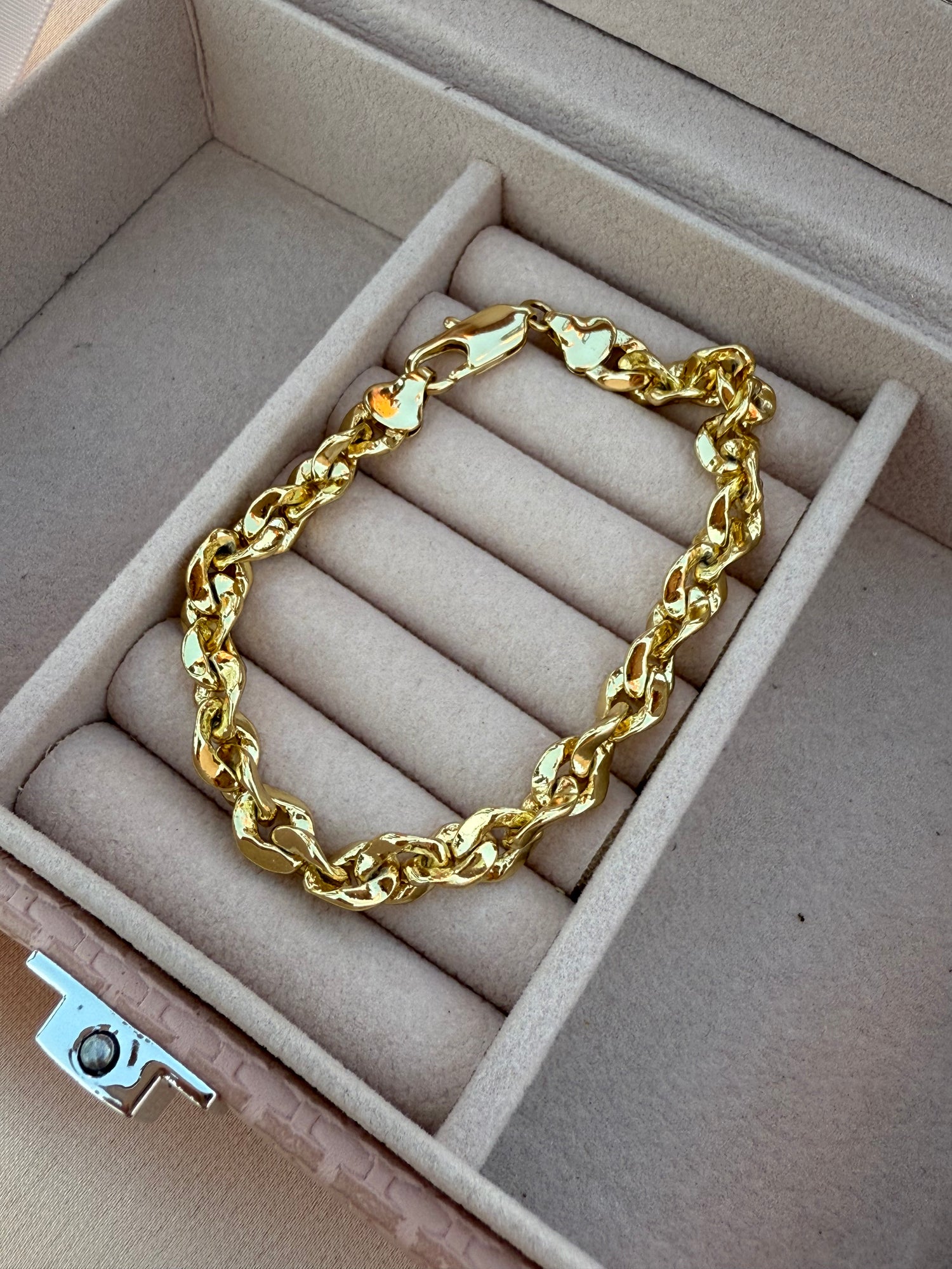 Nudo Dorado